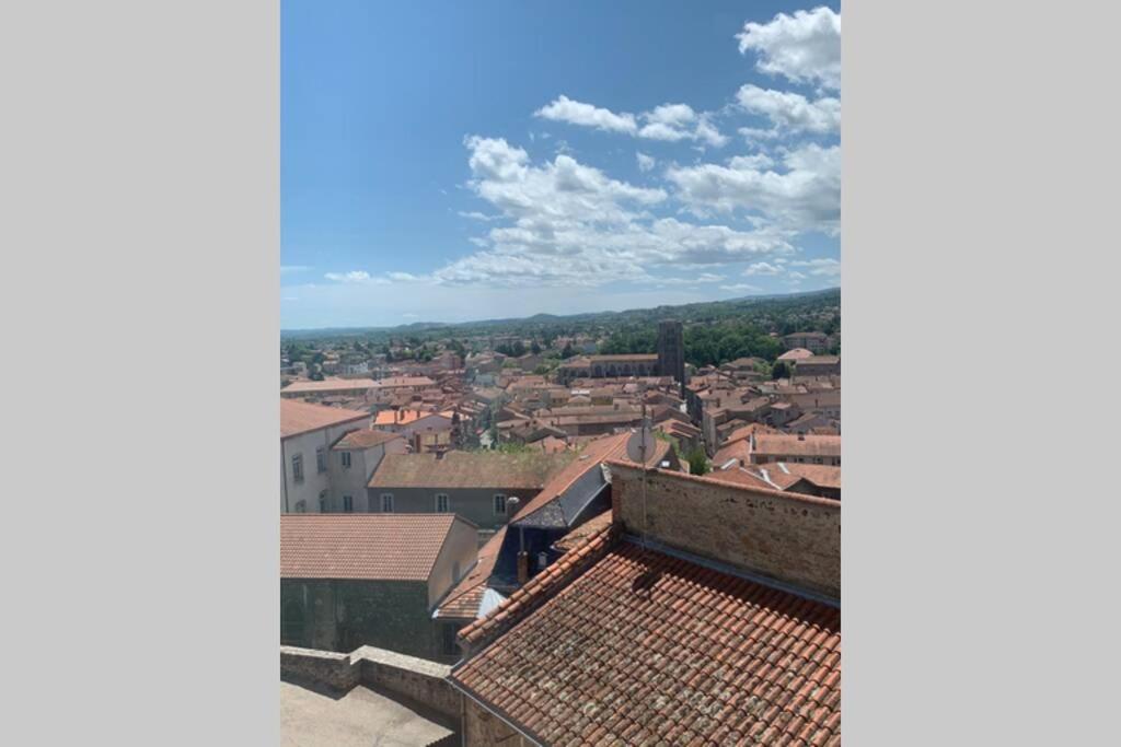 La Providence, Surplombant La Ville モンブリゾン エクステリア 写真